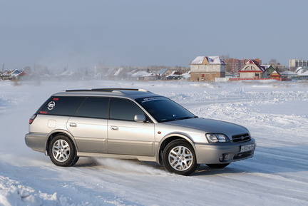 Subaru Legacy на льду